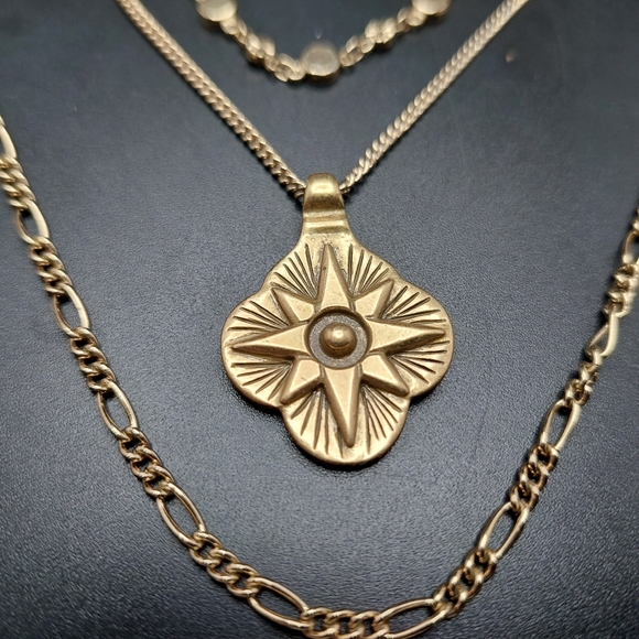 11 inch Express 7 Strand Necklace in GoldTone with Starburst Pendant - Picture 2 of 10